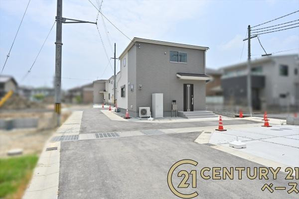 リーブルガーデン三里 ２号棟 ／新築一戸建の前面道路含む現地写真|■現地撮影写真■スーパーなど商業施設が徒歩圏内に近接しています。