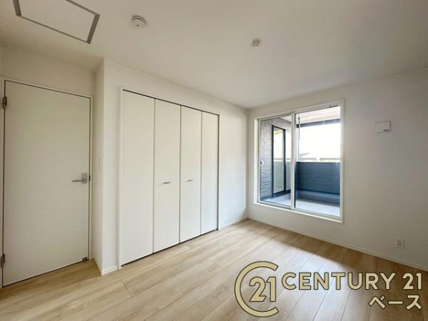 クレイドルガーデン関屋北 ／新築一戸建の洋室|■現地撮影写真■クローゼット付きの明るい洋室です！