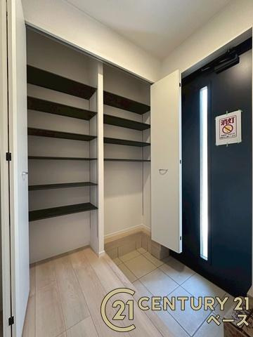 クレイドルガーデン関屋北 ／新築一戸建の玄関|■現地撮影写真■すっきりとした明るい玄関が家族やお客様を迎えてくれます！