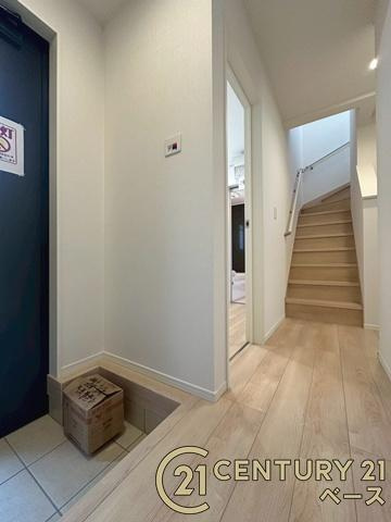 クレイドルガーデン関屋北 ／新築一戸建の内装|■現地撮影写真■こちらは玄関から見た廊下部分です！