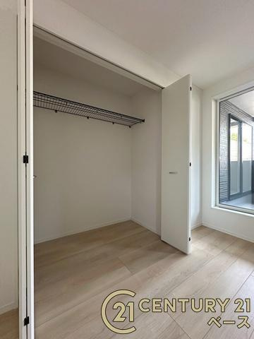 クレイドルガーデン関屋北 ／新築一戸建の収納|■現地撮影写真■冬物のコートや季節のものなどたくさんしまえる広さ！
