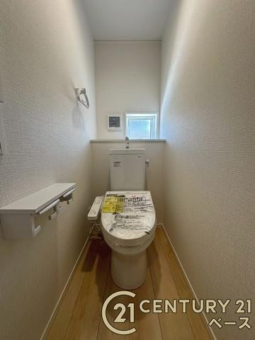 クレイドルガーデン関屋北 ／新築一戸建のトイレ|■現地撮影写真■１・２階ともに清潔感ある綺麗なお手洗を完備！