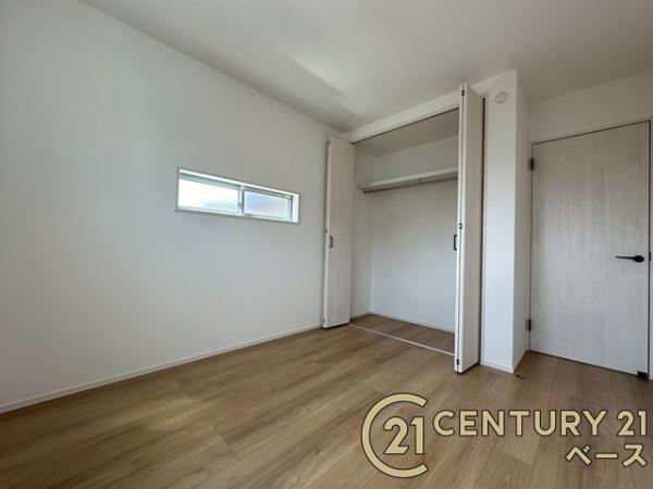 香芝市良福寺 ／新築一戸建の洋室|■現地撮影写真■日当たりのよい明るい雰囲気の洋室です！