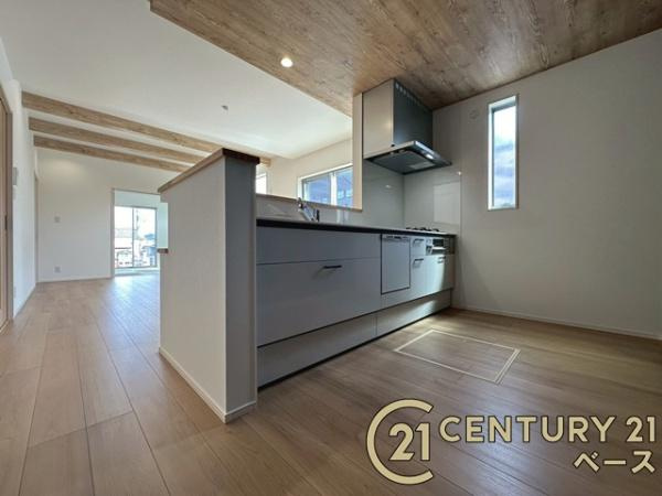 香芝市良福寺 ／新築一戸建の内装|■現地撮影写真■スペースが広くストレスフリーな環境で調理できます！