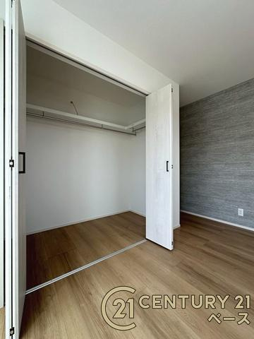 香芝市良福寺 ／新築一戸建の収納|■現地撮影写真■冬物のコートや季節のものなどたくさんしまえる広さ！
