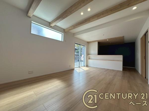 香芝市良福寺 ／一戸建の居間・リビング|■現地撮影写真■暖かみある居心地の良い空間が広がります！