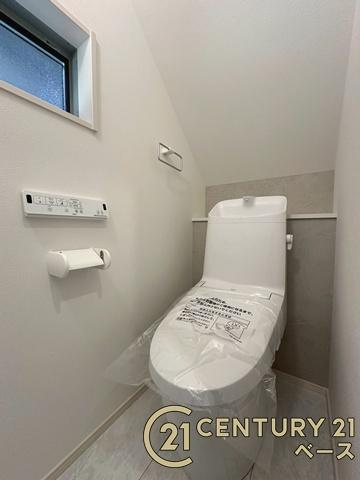 香芝市良福寺 ／新築一戸建のトイレ|■現地撮影写真■１・２階ともに清潔感ある綺麗なお手洗を完備！