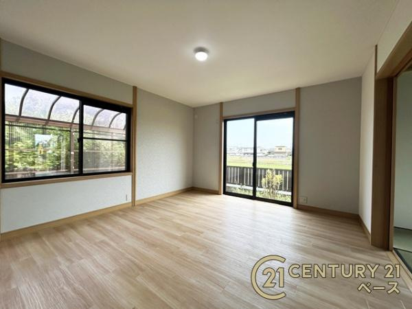 大和郡山市小南町　一戸建の居間・リビング|■現地撮影写真■開放的で明るい空間のリビングです！