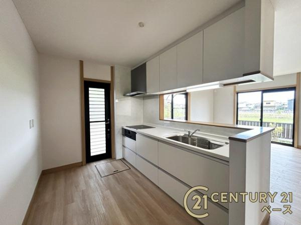 大和郡山市小南町　一戸建のキッチン|■現地撮影写真■家族とのコミュニケーションがとりやすい人気のカウンターキッチン！