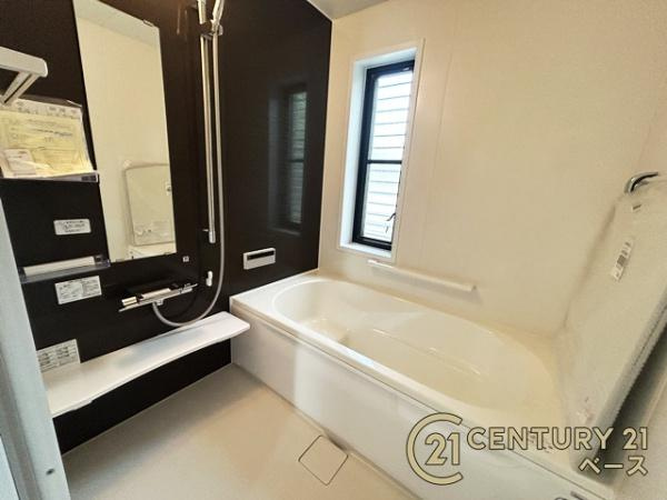 大和郡山市小南町　一戸建の浴室|■現地撮影写真■ゆったりしたサイズの浴室！足を伸ばしての入浴は疲れも癒してくれます！