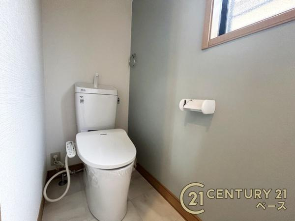 大和郡山市小南町　一戸建のトイレ|■現地撮影写真■１・２階ともに清潔感ある綺麗なお手洗を完備！