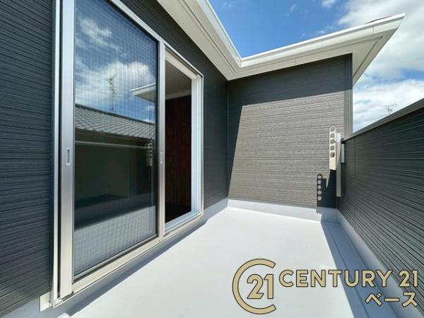 ファーストタウン今国府町 ３号棟 ／新築一戸建のバルコニー|■現地撮影写真■開放感あふれる日当たりのよいバルコニー！洗濯物もよく乾きます！