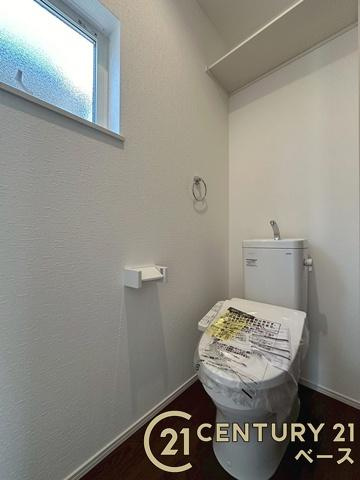 ファーストタウン今国府町 ３号棟 ／新築一戸建のトイレ|■現地撮影写真■１・２階ともに清潔感ある綺麗なお手洗を完備！