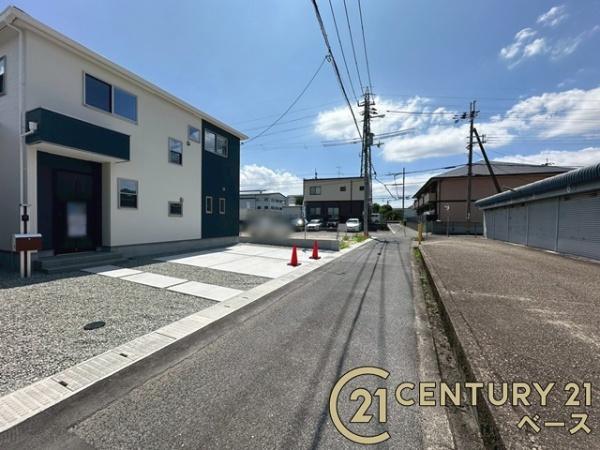 ファーストタウン今国府町 １号棟 ／新築一戸建の前面道路含む現地写真