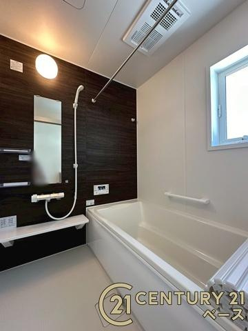 ファーストタウン今国府町 １号棟 ／新築一戸建の浴室|■現地撮影写真■浴室暖房乾燥機が付いており、雨の日でも洗濯物が乾かせます！