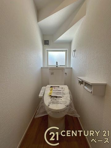 ファーストタウン今国府町 １号棟 ／新築一戸建のトイレ|■現地撮影写真■１・２階ともに清潔感ある綺麗なお手洗を完備！
