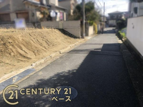 北葛城郡河合町泉台３丁目　建築条件なし土地の前面道路含む現地写真|■現地撮影写真■前面道路は開放感溢れる広さです！