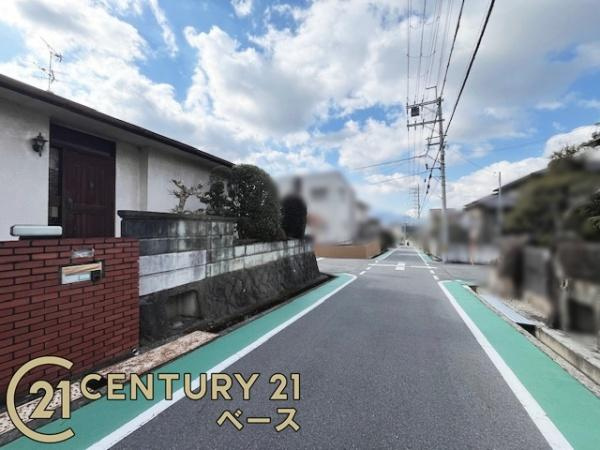 北葛城郡上牧町桜ケ丘３丁目の売地の前面道路含む現地写真|■現地撮影写真■前面道路は開放感溢れる広さです！