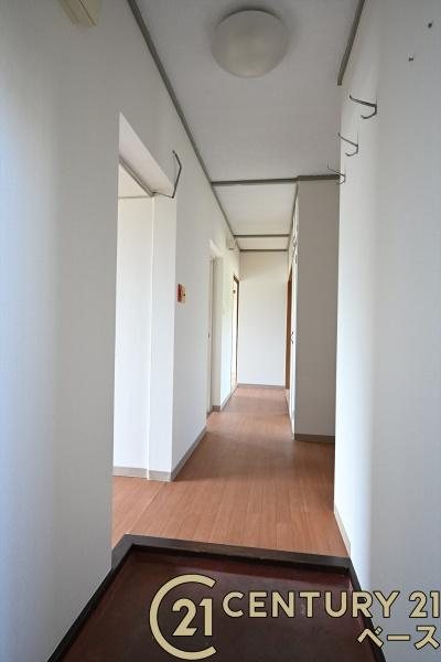 関屋あしびハイツ４棟の玄関|■現地撮影写真■広くて明るい玄関！！