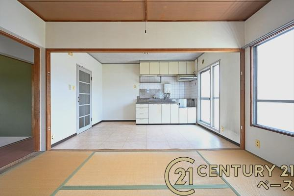 関屋あしびハイツ４棟の和室|■現地撮影写真■リビング隣接タイプの和室です！