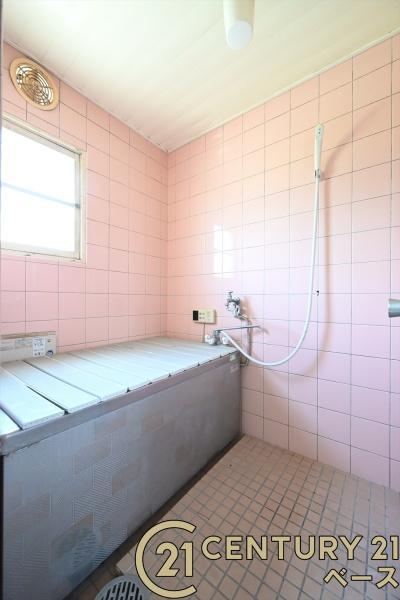 関屋あしびハイツ４棟の浴室|■現地撮影写真■ゆったりしたサイズの浴室！足を伸ばしての入浴は疲れも癒してくれます！