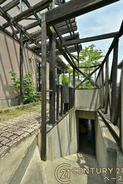 香芝市旭ケ丘３丁目　一戸建の庭|■現地撮影写真■お庭から駐車場へ出入りがスムーズです！