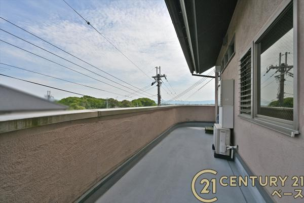 香芝市旭ケ丘３丁目　一戸建のバルコニー|■現地撮影写真■広々開放感溢れるバルコニー付き！