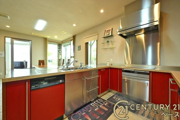 香芝市旭ケ丘３丁目　一戸建のキッチン|■現地撮影写真■ステンレス製天板で耐久性に優れたカウンターキッチン！