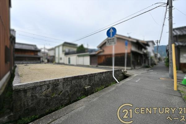 葛城市新庄の売地の前面道路含む現地写真|■現地撮影写真■前面道路は交通量も少なくて安心です！