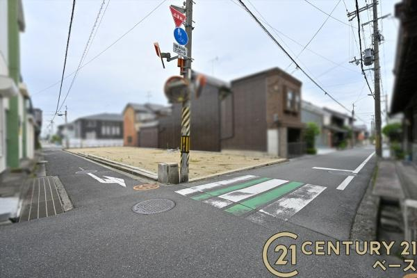 葛城市新庄の売地の前面道路含む現地写真|■現地撮影写真■中学校も徒歩圏内でお子様の通学にも安心の立地です。