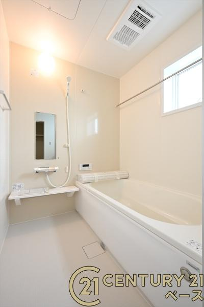 リーブルガーデン東岡町 ／新築一戸建の浴室|■現地撮影写真■ゆったりしたサイズの浴室！足を伸ばしての入浴は疲れも癒してくれます！