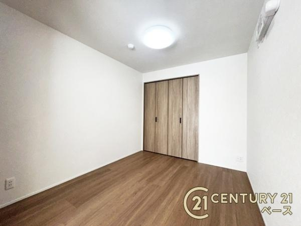 ラウンドヒルズ生駒Ｂ棟の洋室|リビングに面した洋室となっております！