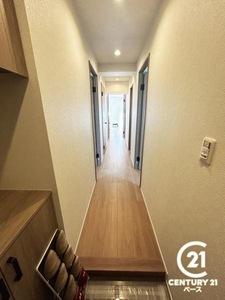 ラウンドヒルズ生駒Ｂ棟の玄関|■現地撮影写真■すっきりとした明るい玄関が家族やお客様を迎えてくれます！