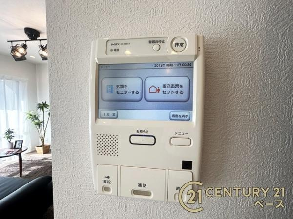 ラウンドヒルズ生駒Ｂ棟の内装|ＴＶモニター付きインターホンで防犯対策もバッチリ！来客も一目でわかり安心です！