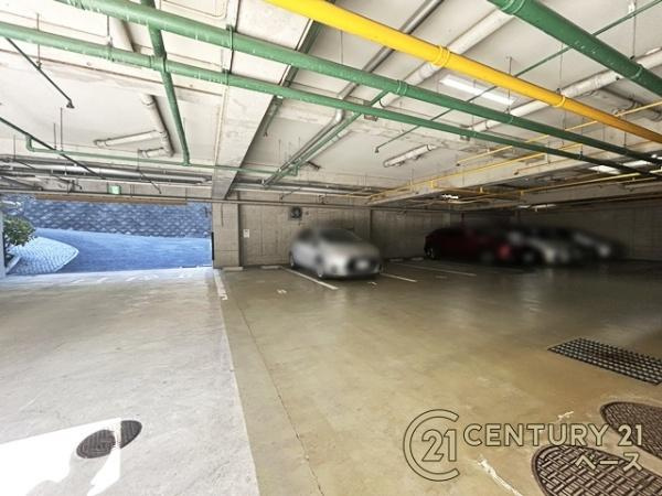 ラウンドヒルズ生駒Ｂ棟のその他共用部分|こちらは駐車場でございます！