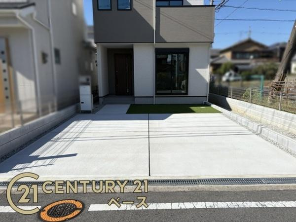 リナージュ西之宮 ／新築一戸建の駐車場|■現地撮影写真■駐車スペース２台分完備！