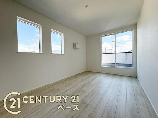 リナージュ西之宮 ／新築一戸建の洋室|■現地撮影写真■日当たりのよい明るい雰囲気の洋室です！