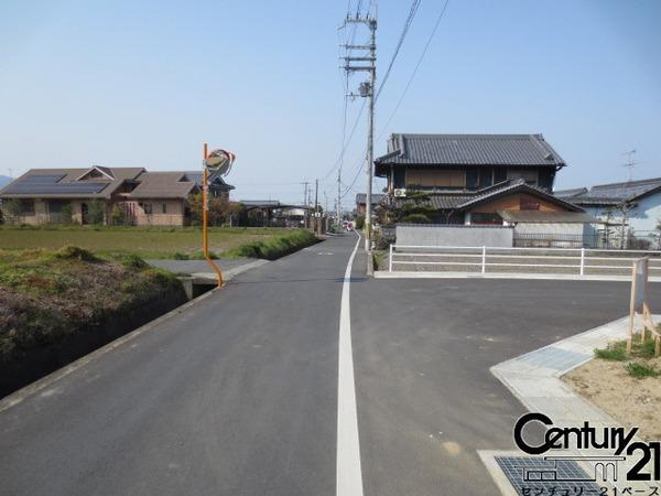葛城市林堂の売地の前面道路含む現地写真