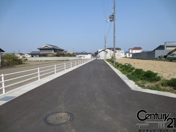 葛城市林堂の売地の前面道路含む現地写真