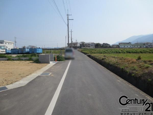 葛城市林堂の売地の前面道路含む現地写真