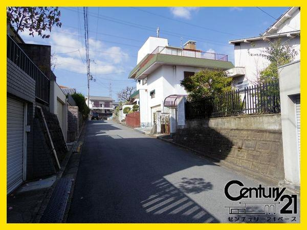 生駒市松美台の売地の前面道路含む現地写真|■現地撮影写真■前面道路は６ｍと広々快適！