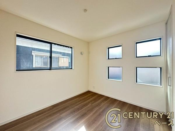 リーブルガーデン結崎 ／新築一戸建の洋室|■現地撮影写真■２面採光で明るい洋室です！