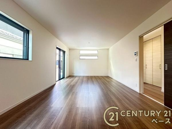 リーブルガーデン結崎 ／新築一戸建の居間・リビング|■現地撮影写真■ご家族でくつろいでいただける広々したリビングです！