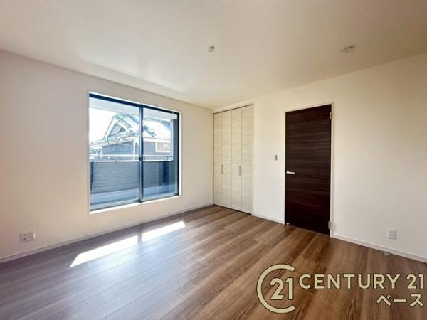 リーブルガーデン結崎 ／新築一戸建の寝室|■現地撮影写真■開放感のある広々した主寝室！他に洋室が２部屋ございます！