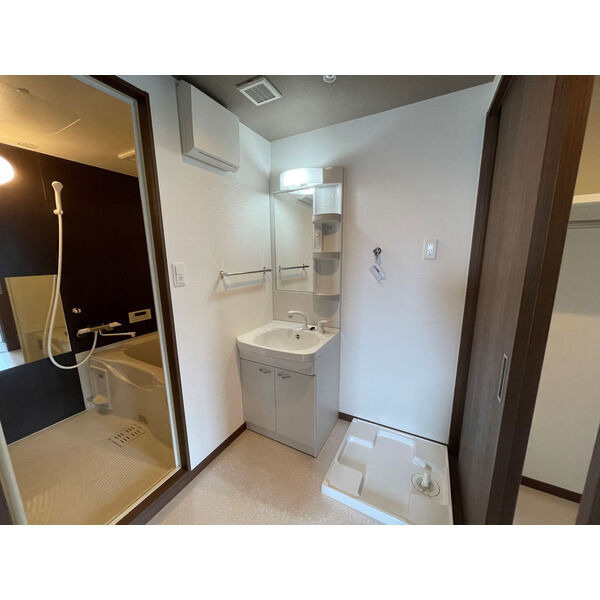 ライブラ西新のロビー