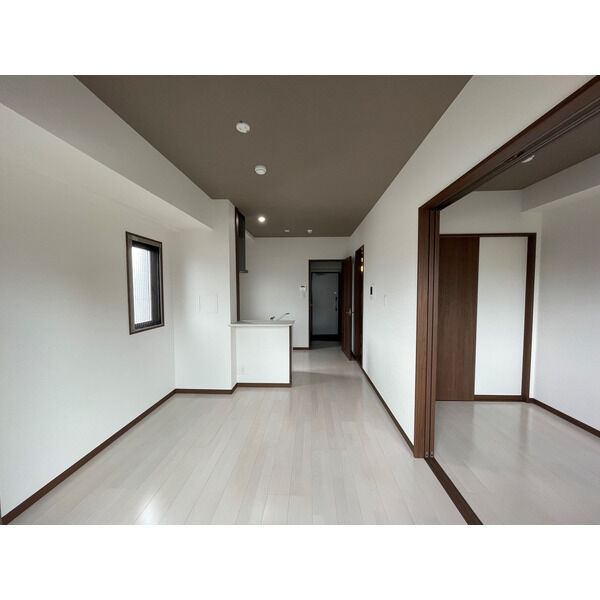 ライブラ西新の居間・リビング