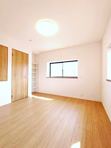 相模原市南区西大沼五丁目戸建の洋室