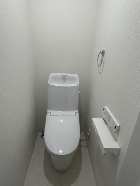 明石市東朝霧丘　収益アパート　2025年3月築のトイレ