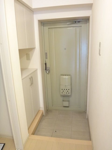 篠隈ビルの玄関