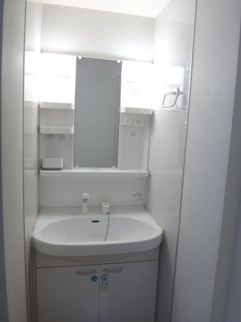 篠隈ビルの洗面所